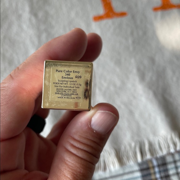 Estée Lauder lipstick - Picture 4 of 4